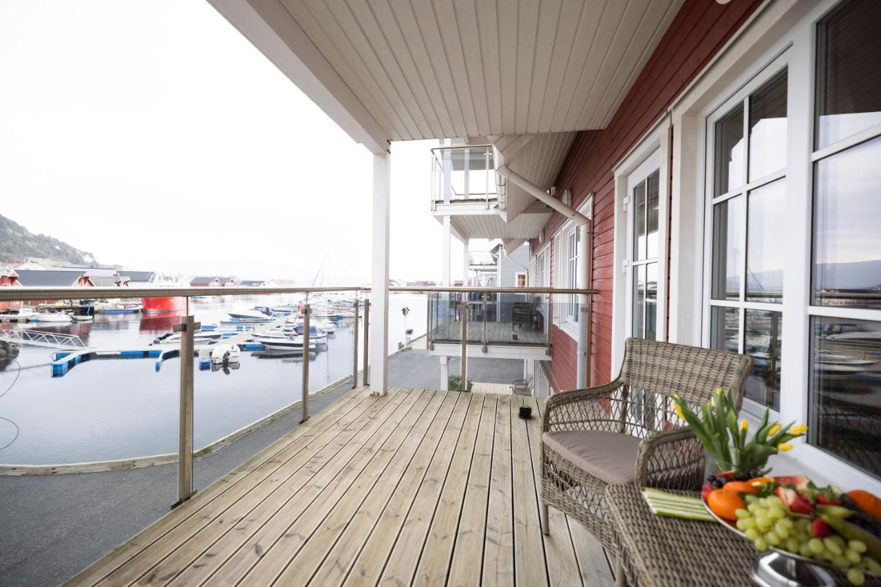Knutholmen Hotel Kalvag Exterior photo