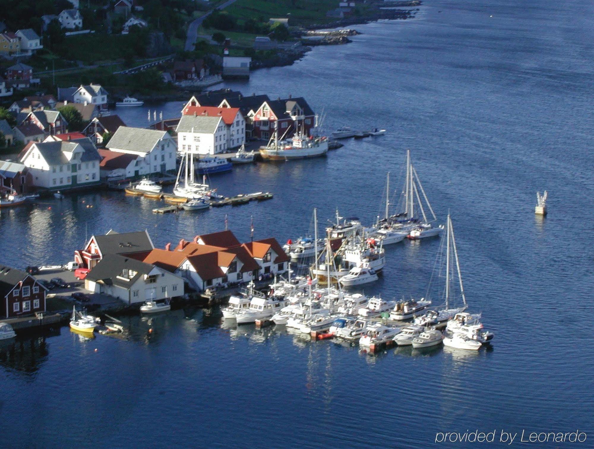 Knutholmen Hotel Kalvag Exterior photo